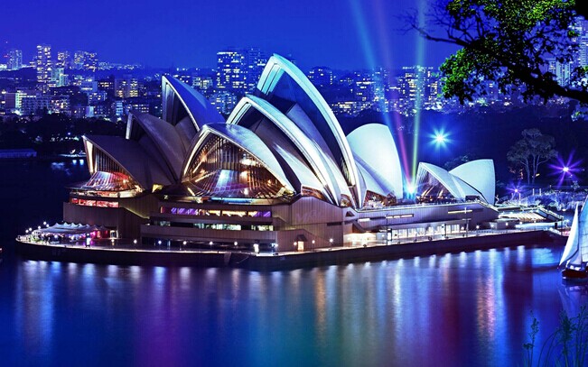 澳大利亞、新西蘭12日**海豚島の藍山の揚帆出海